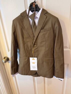 Peanut Butter Boys Mocha Suit Jacket with Tie Sz 14.  NWT